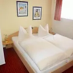 Waldhaus-hutzelhoeh 3*