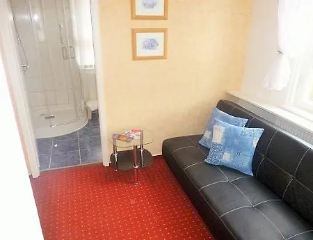 Casa de hóspedes Waldhaus-hutzelhoeh 3*