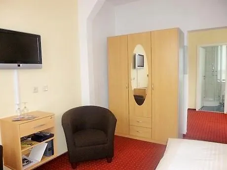 Waldhaus-hutzelhoeh בית הארחה 3*