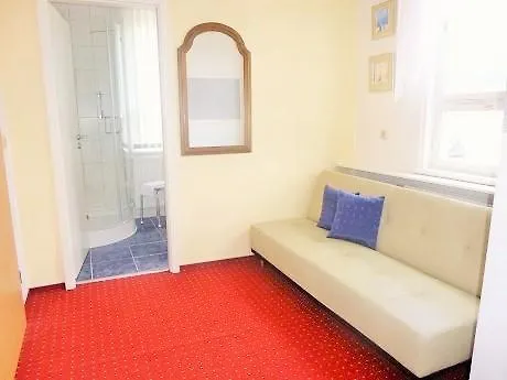 Waldhaus-hutzelhoeh רוהלה