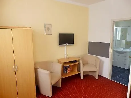 Waldhaus-hutzelhoeh בית הארחה 3*